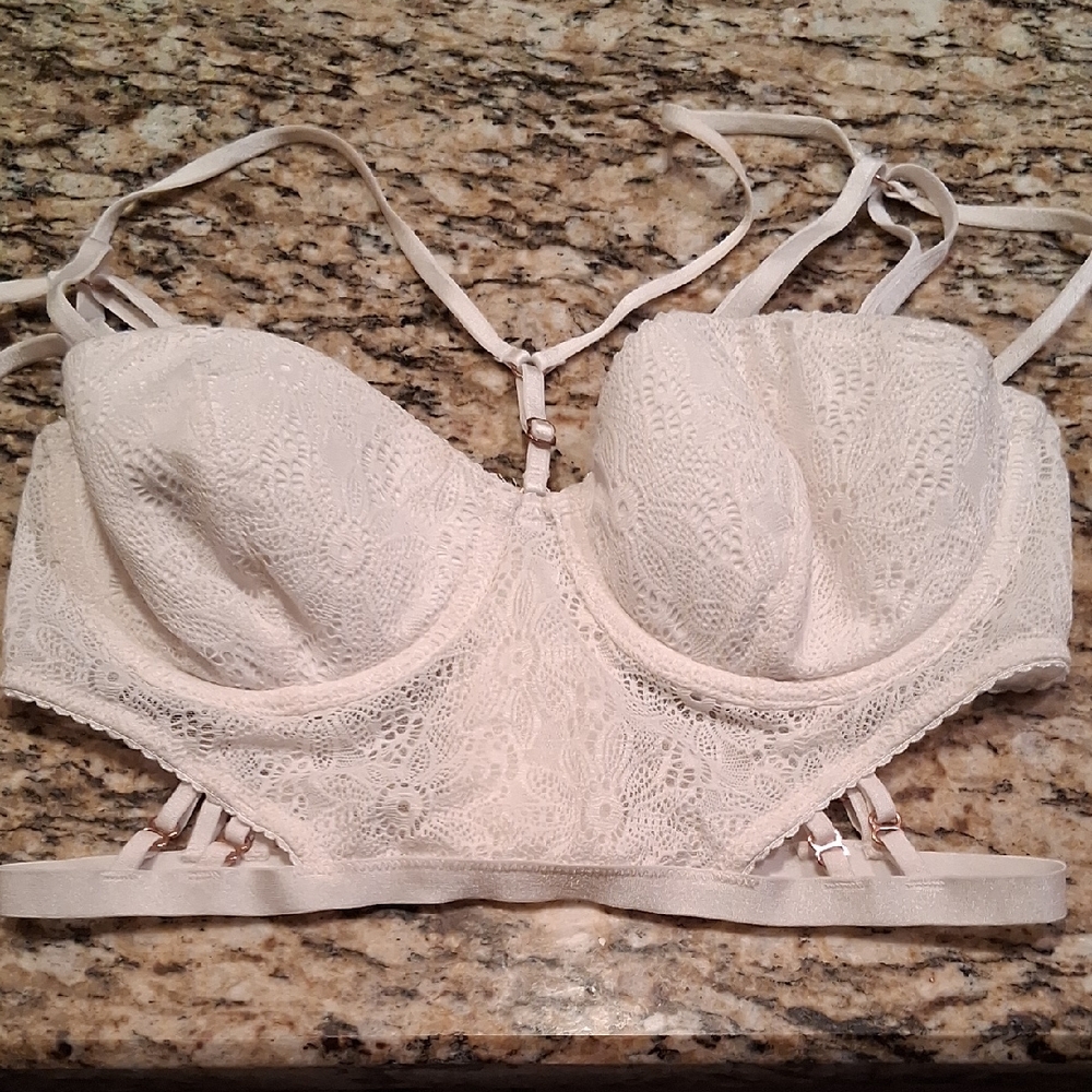 Victoria's Secret BALCONET  Lace Bra in Cream 32 C